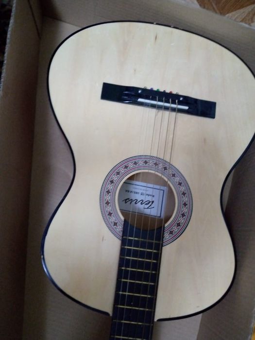 Продам классическую гитару подростковую