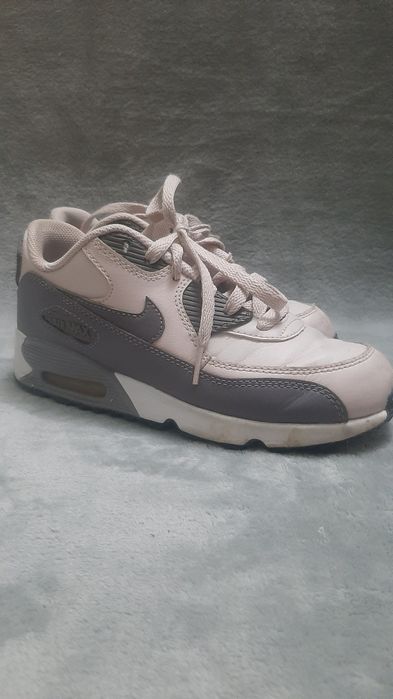 Adidasi Nike air fete, marimea 34!