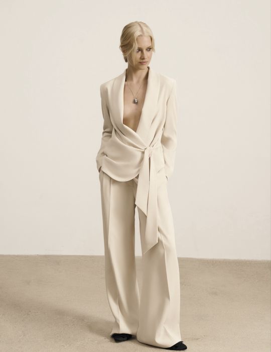 Двойка,пиджак с расклешенные брюки