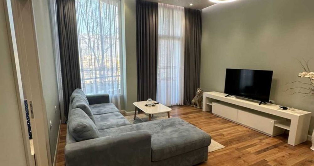 Продавам двустаен апартамент в Младост