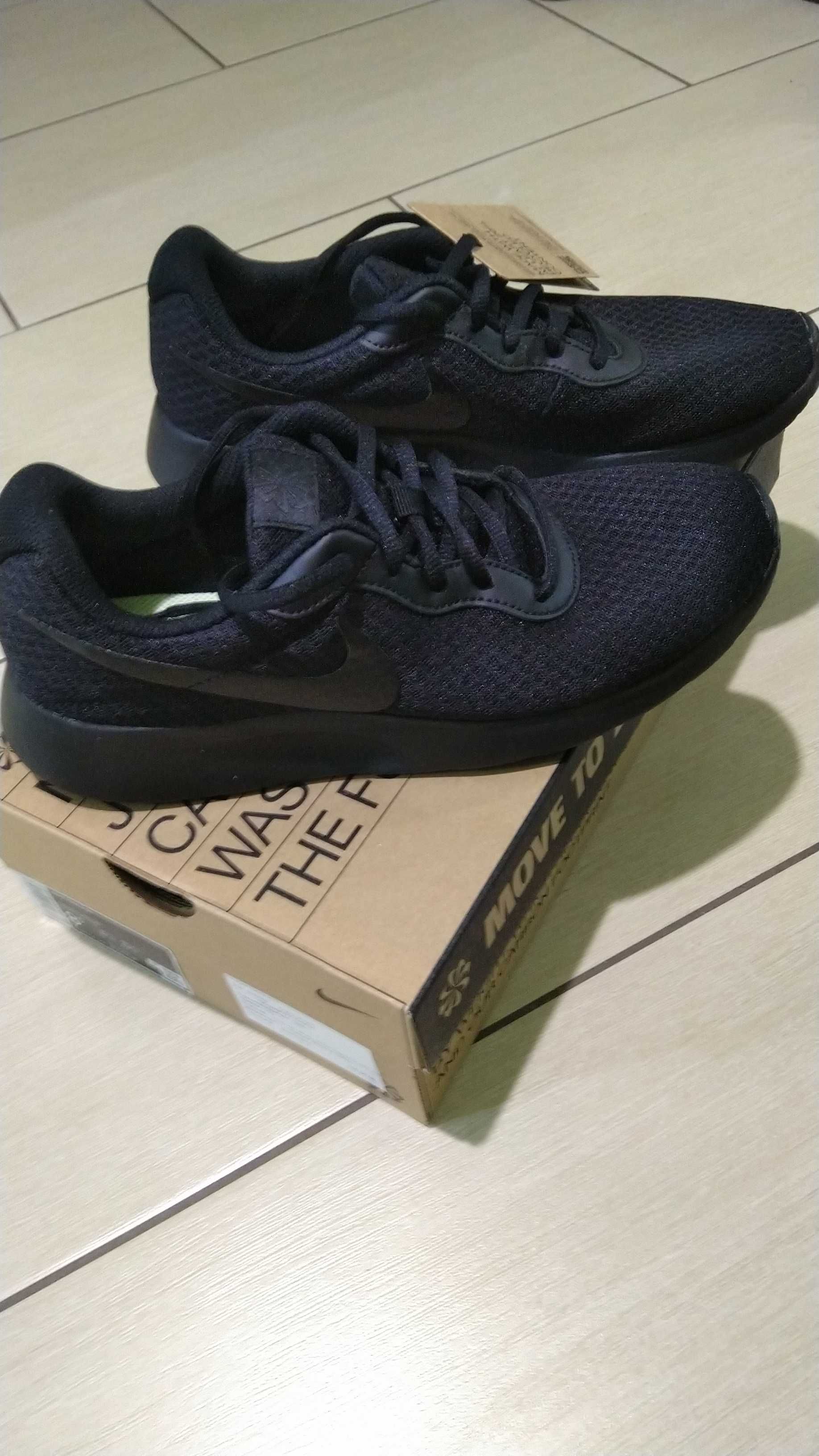 Nike Tanjun negru black 42