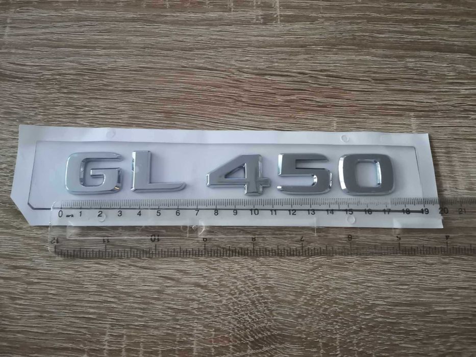 сребрист надпис Mercedes Benz GL 450