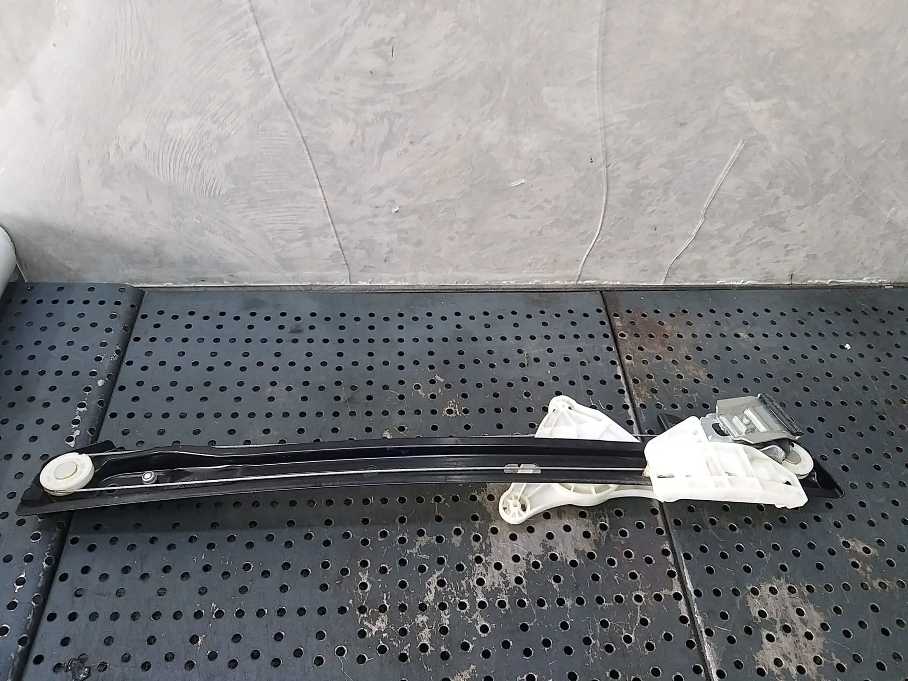 Macara stanga spate mercedes e class w212 983897101