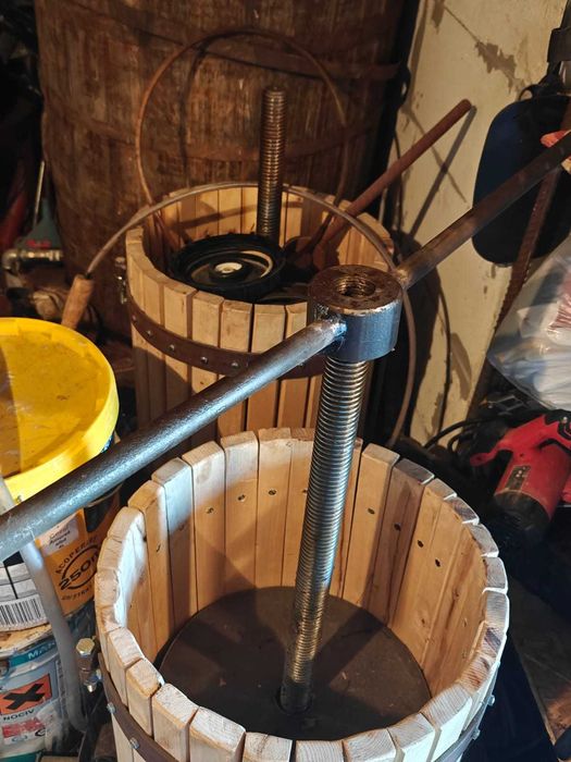 Vand teascuri productie vin