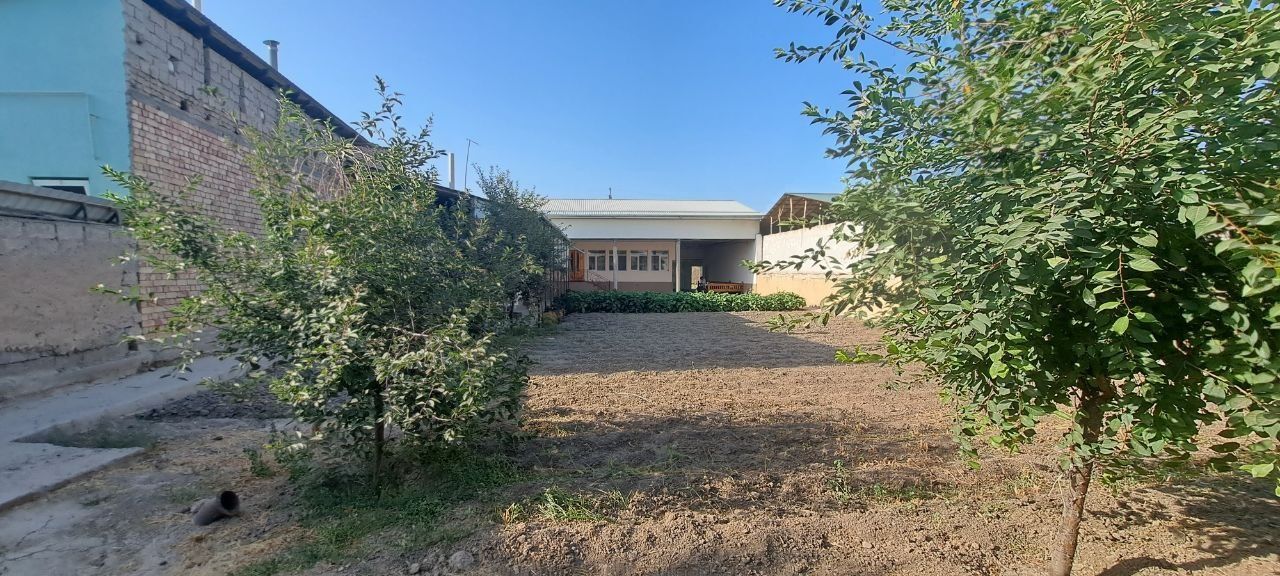 Hovli sotiladi 10 sotix