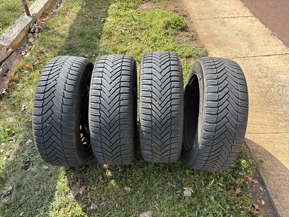 Vand 4 roti 205, 55, R16 jante otel cu cauciucuri de iarna Michelin Al