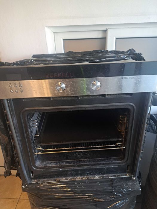 Продавам за части фурна за вграждане simens