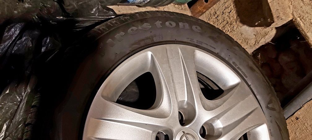 Гуми Firestone 225/55/17 с джанти за опел Инсигния