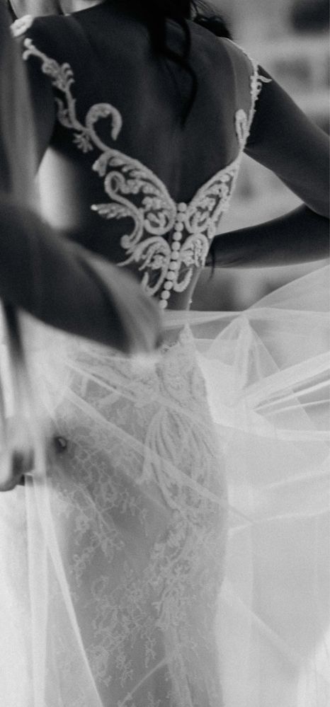 Бутикова, дизайнерска сватбена рокля с италианска дантела; 2 в 1