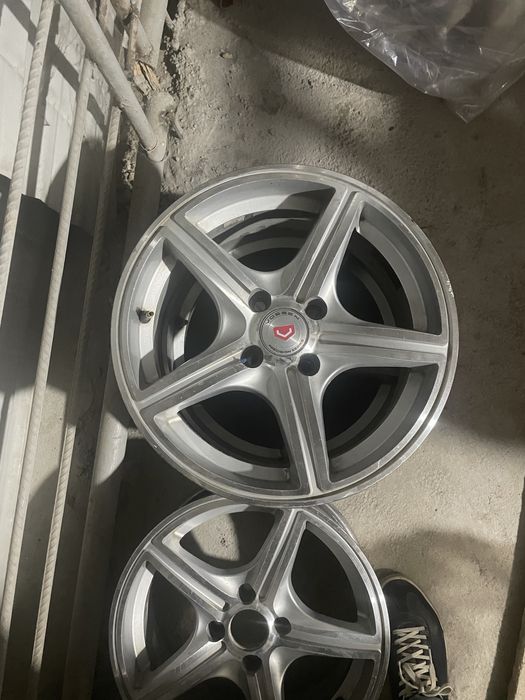 Vossen diska R 15 3 dona sparkdan yechilgan