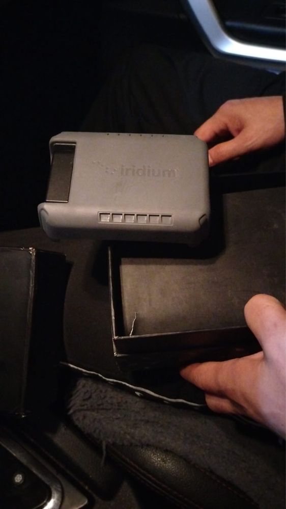 Спутниковый телефон Iridium go