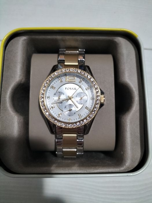Vând ceas damă fossil ES3204