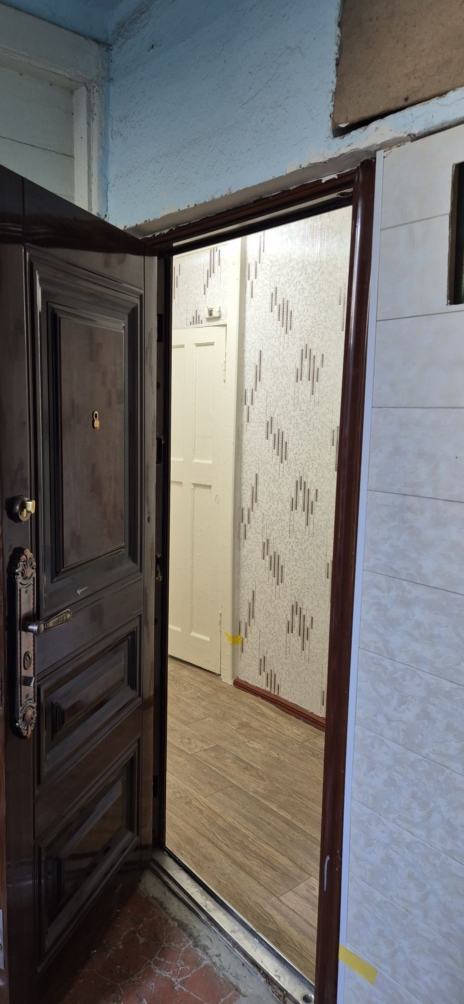 Fargona Nurxonda 2 etaj 2 xona 3 xona qilingan kv sotiladi
