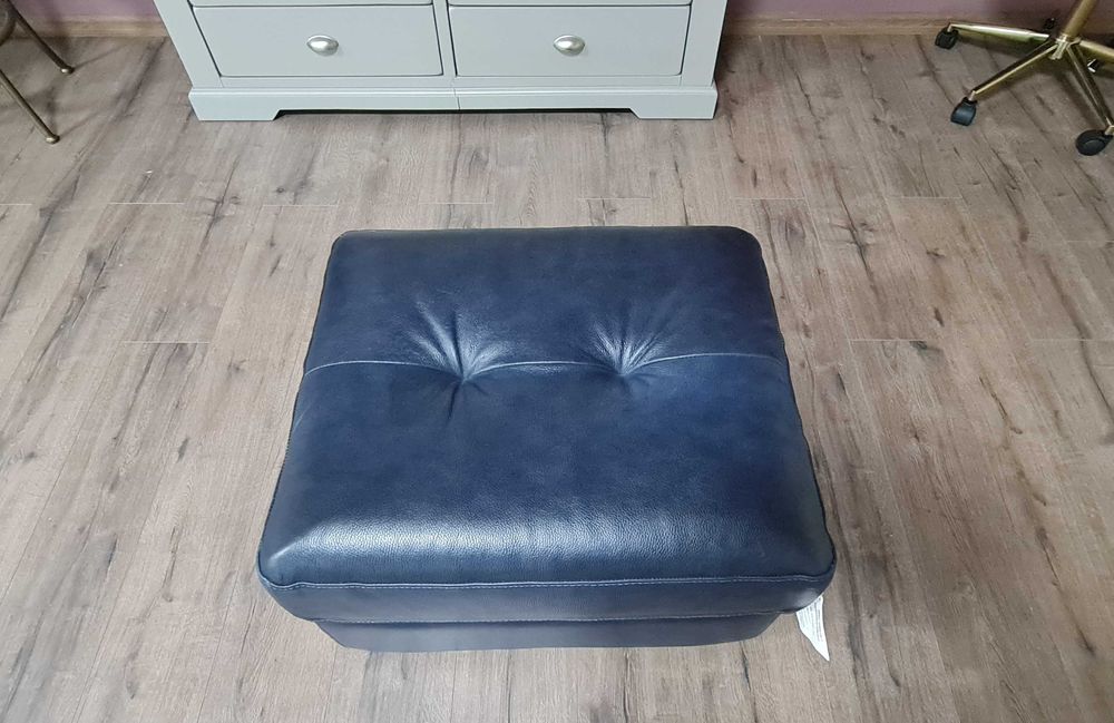 Синя кожена табуретка