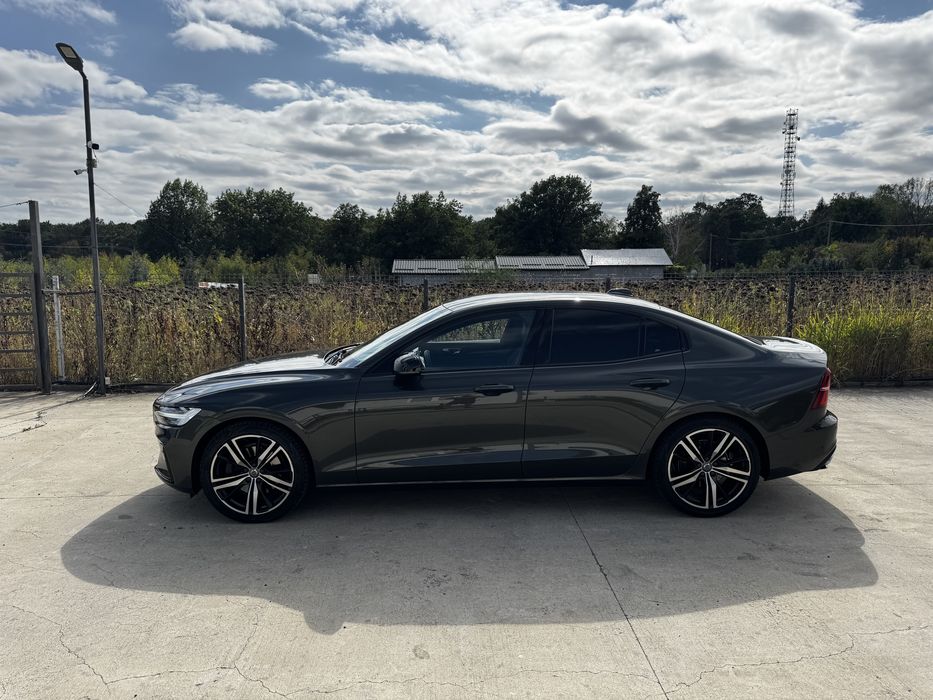 Volvo S60 2021 R design/full led/camera/keyless/distronic/lane/side