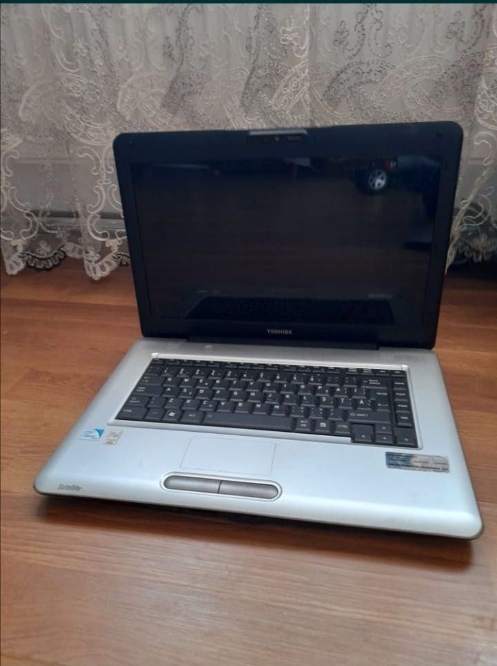 Vând laptop Toshiba