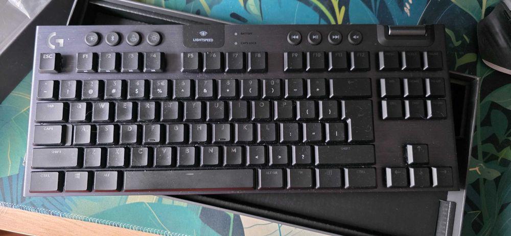 Tastatura Logitech G915 TKL  Tactile Lightspeed micro usb - ca noua