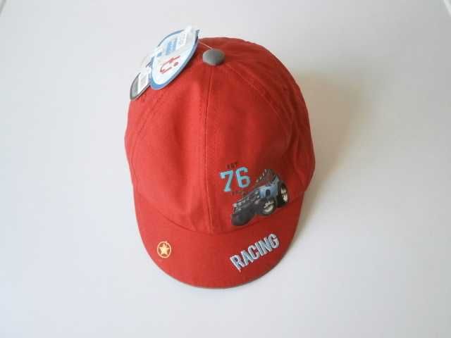 Бебешка шапка с козирка