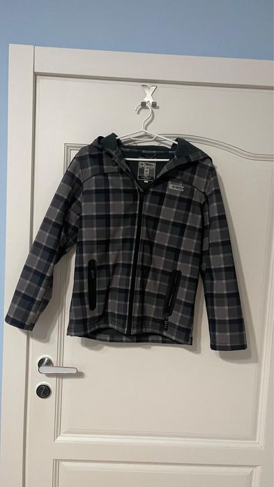 Gheaca subtire, in stare foarte buna, vine cu gluga