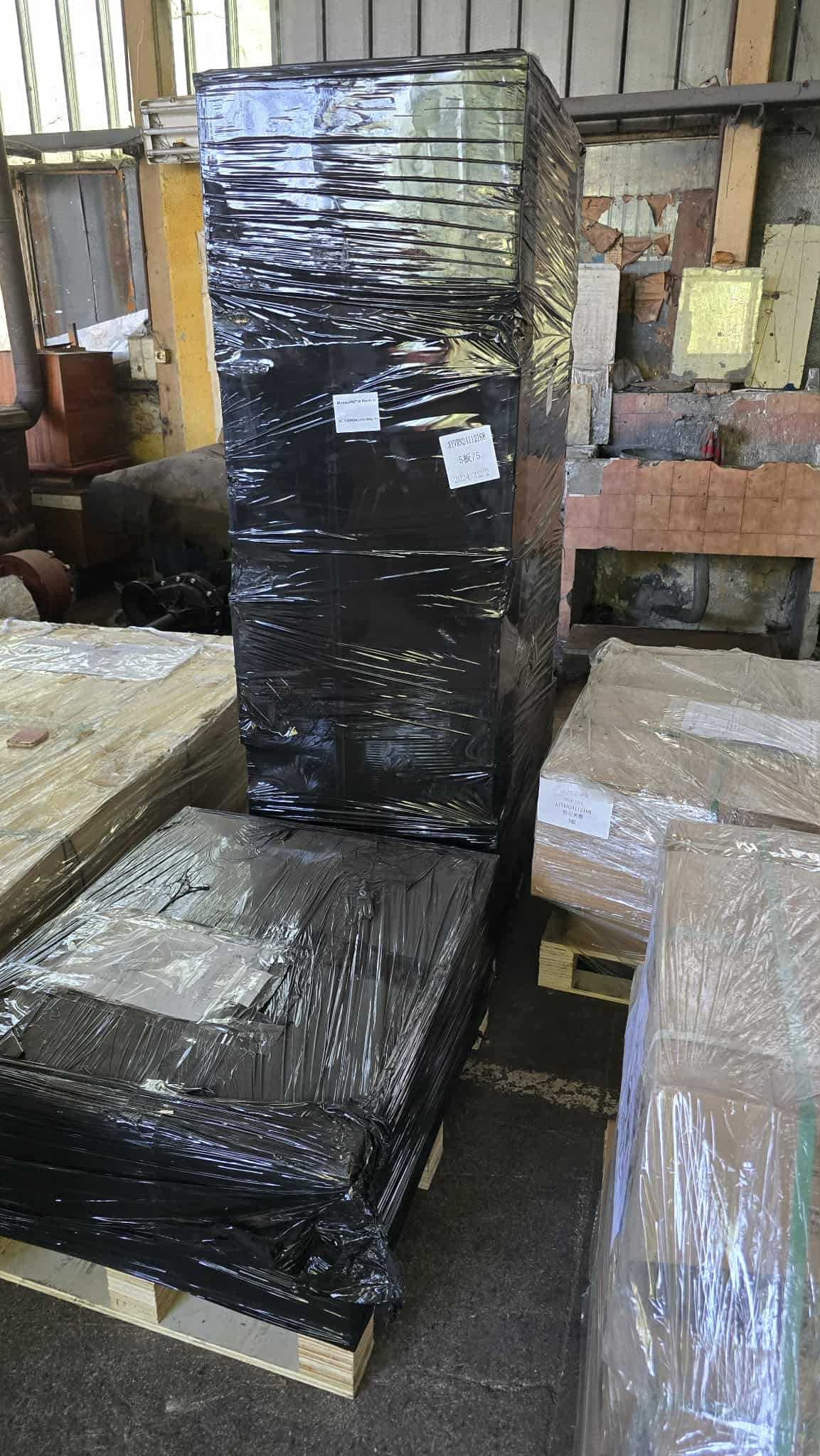 Соларни панели 600W и 450W + 2x30 kW соларни станции