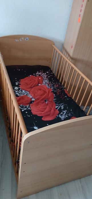 Patut cu 3 nivele si saltea gratis