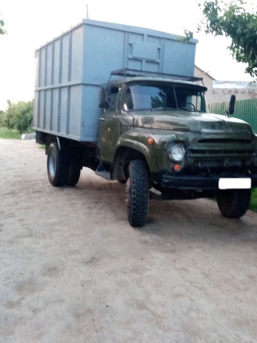 Zil avto mashinasi sotiladi