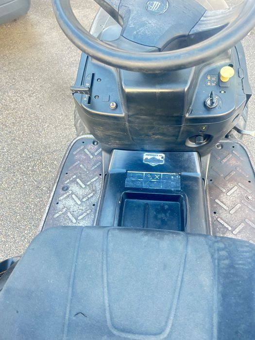 Tractoraș pentru gazon