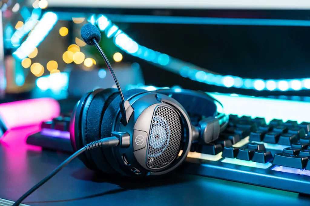 продам новый игровая наушник Audio-technica ATH-GDL3/Невероятно легкая