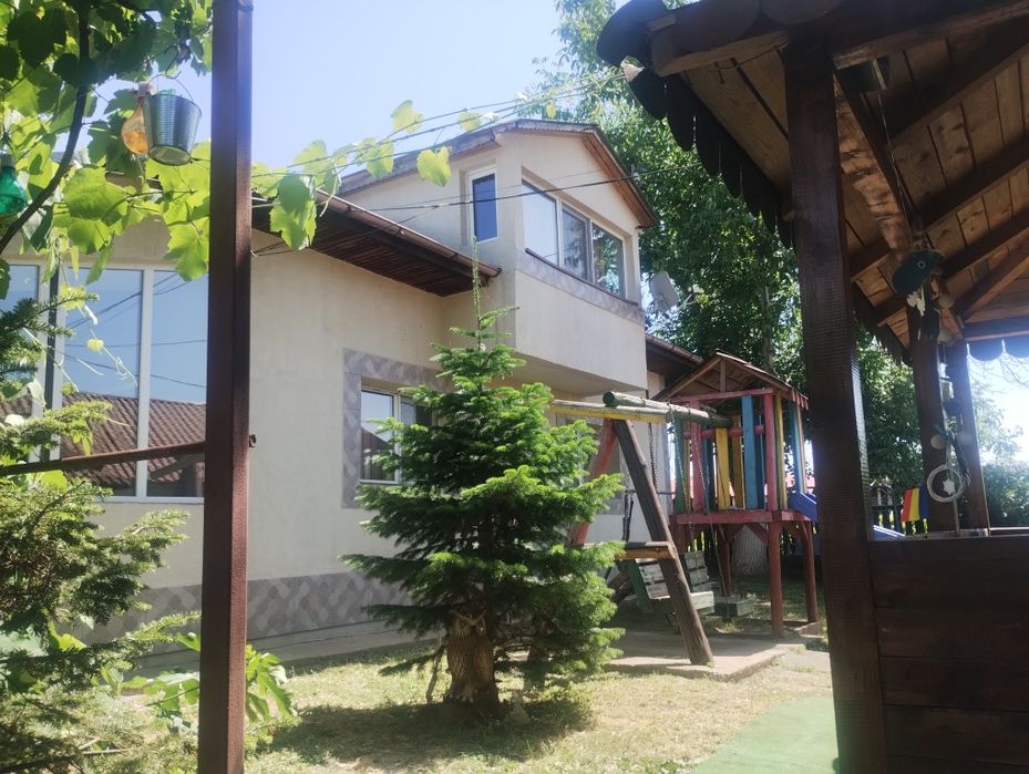 Vând casă P+M 243 mp, curte 2000 mp în județul Ialomița