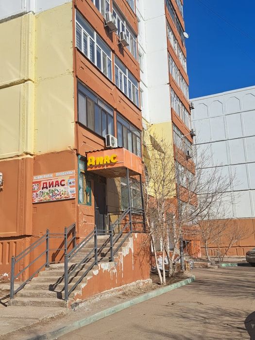 Продаётся или меняется с доплатой магазин  на мкр Шашубая 23