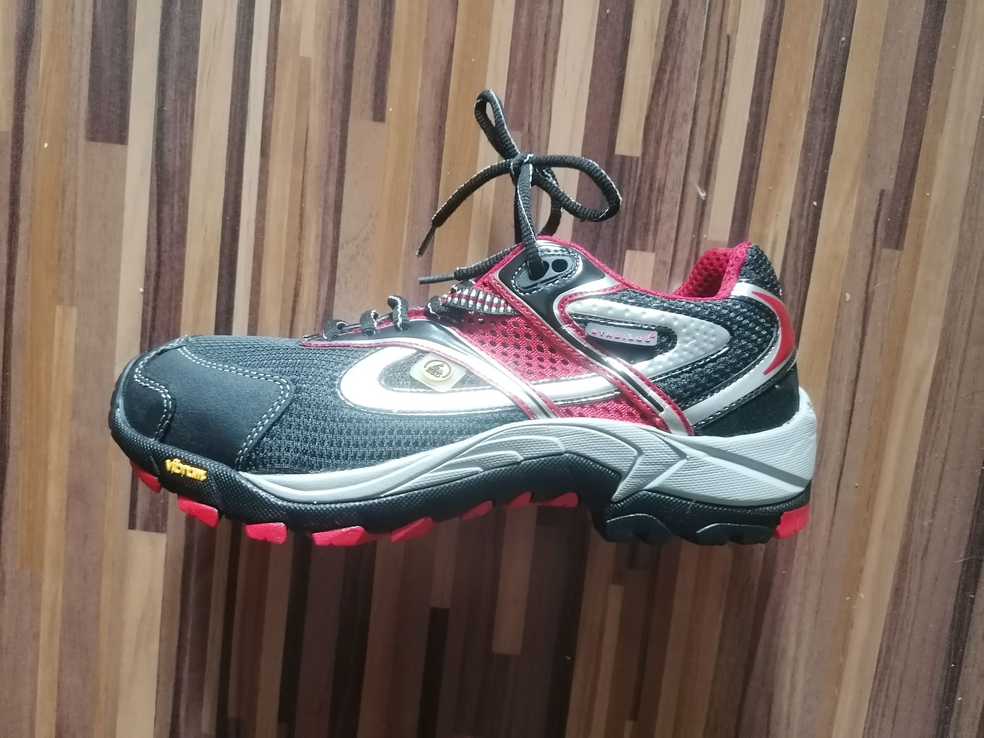 Pantofi de protecție Stabilus Vibram  Nr 38-39.