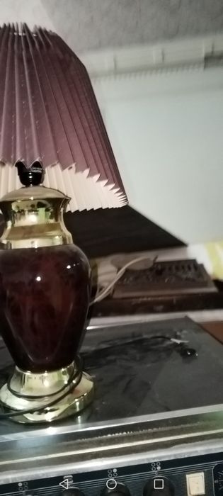 Настольная лампа с абажуром — рабочая, в хорошем состоянии
