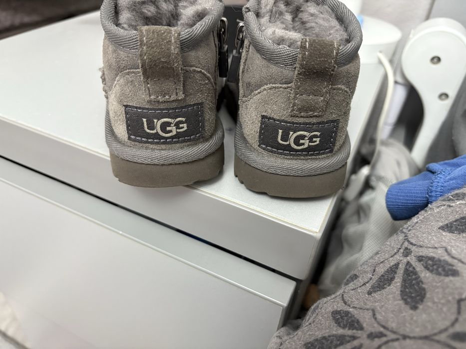 Vand Ugg marimea 23,5