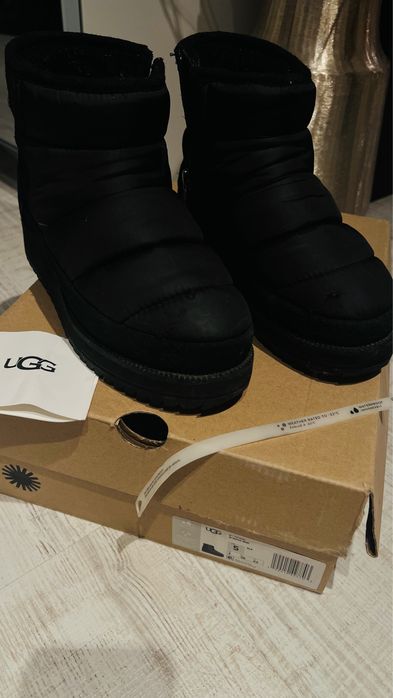 Ghete UGG originale Nr. 36, negre cu platforma, impermeabile