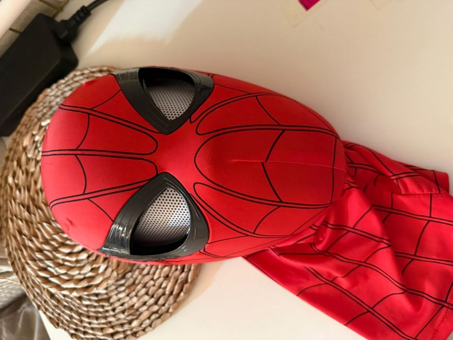 Маска человека паука