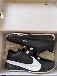 Басквтболни обувки Nike Freak 5