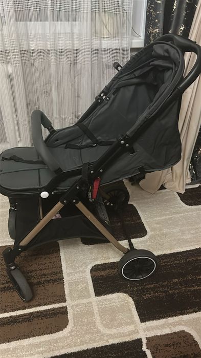 Коляска прогулочная