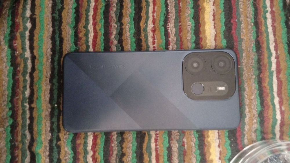 Telefon juda yaxshi xama joyi ayb yoq abmen bor karobka yoq murojat uc