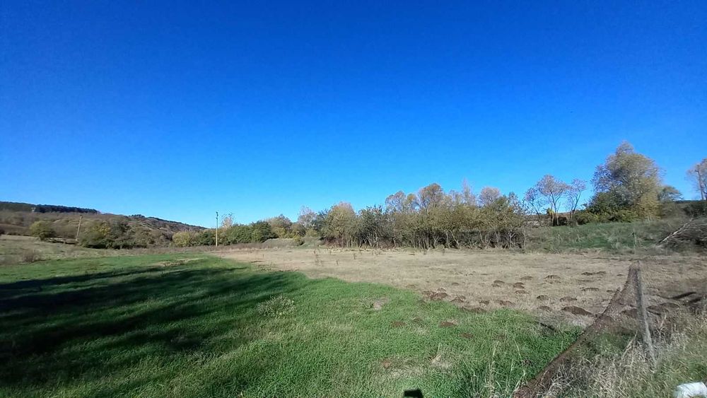 Парцел до река 1010кв.м в регулация