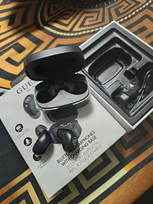 Căști Guess Noi O dată folosite