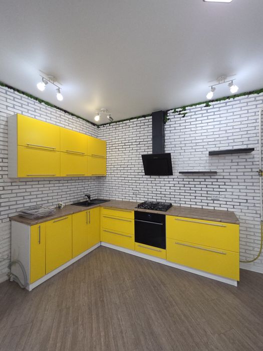 Продам кух гарнитур вместе с техникой Самсунг