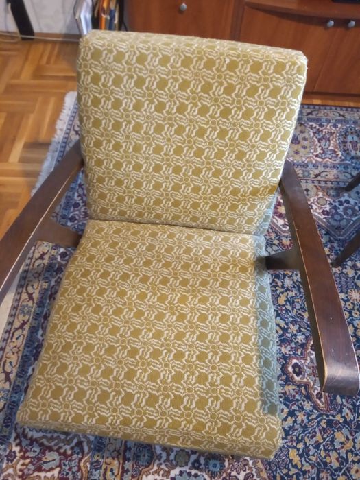 Продавам два фотьойла и две табуретки