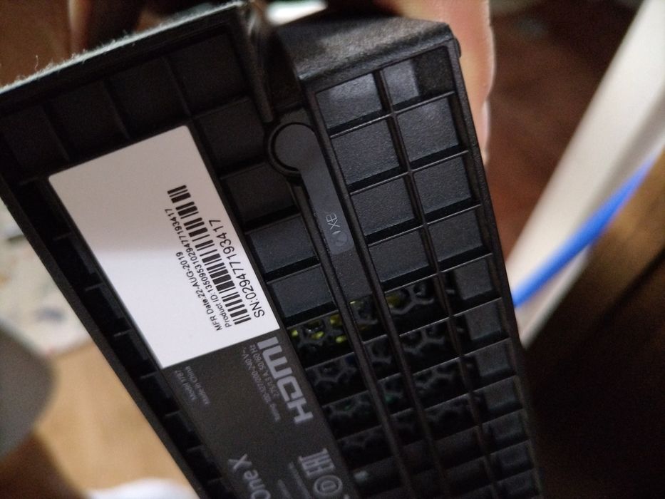 Jucarie copii consola Xbox One X 1 Tb 2 manete stare ca noua