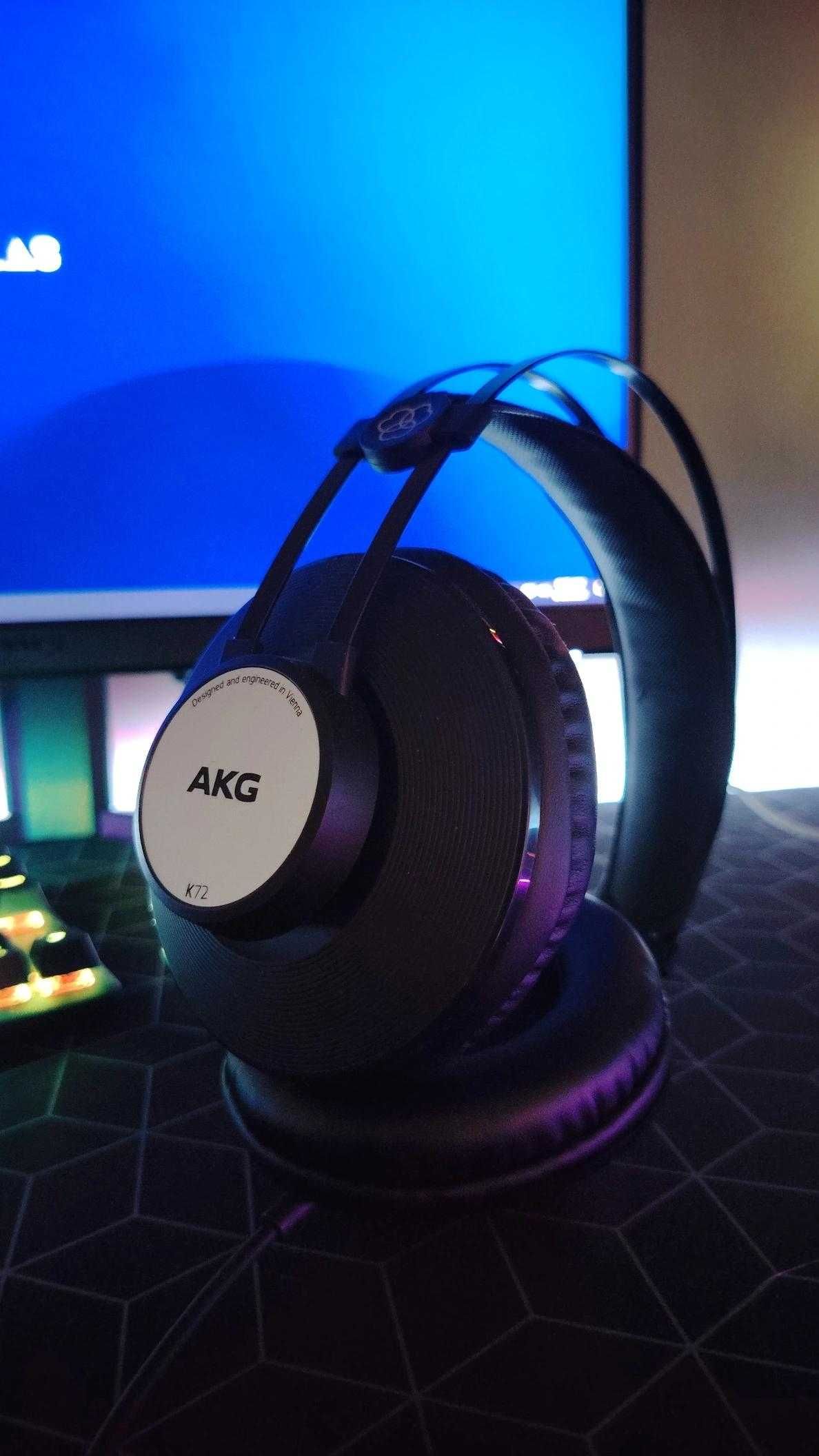 Casti studio AKG K72, closed-back