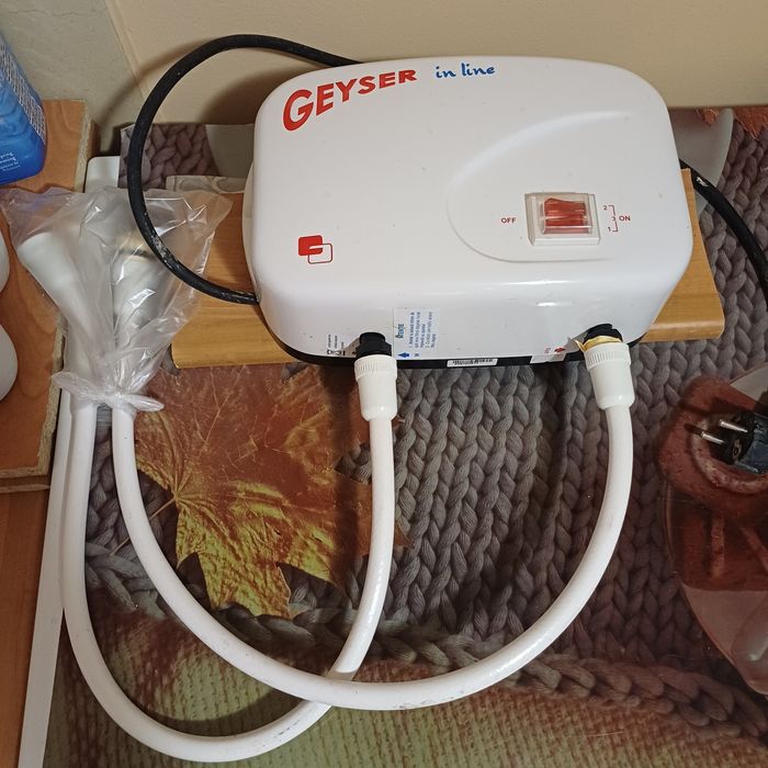 Vând instant apa calda