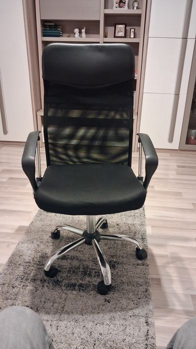 Vând scaun de birou.