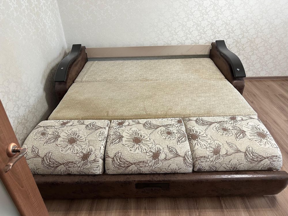 Продам диван в хорошем стостоянии