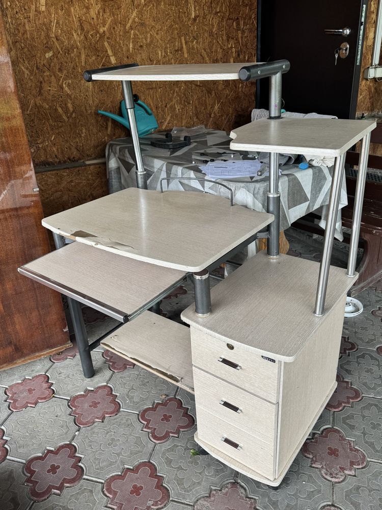 Стол комьютерный