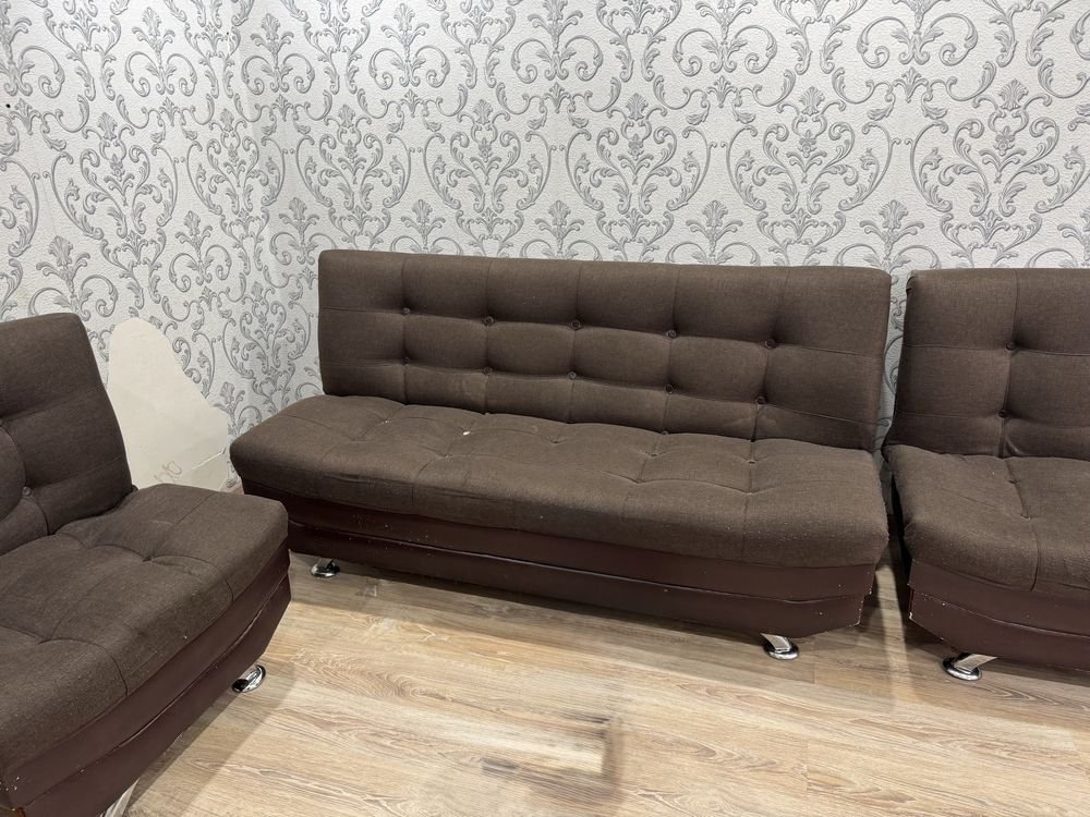 Продается диван с 2 креслами