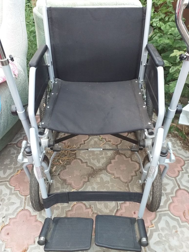 Продам инвалидную коляску новую